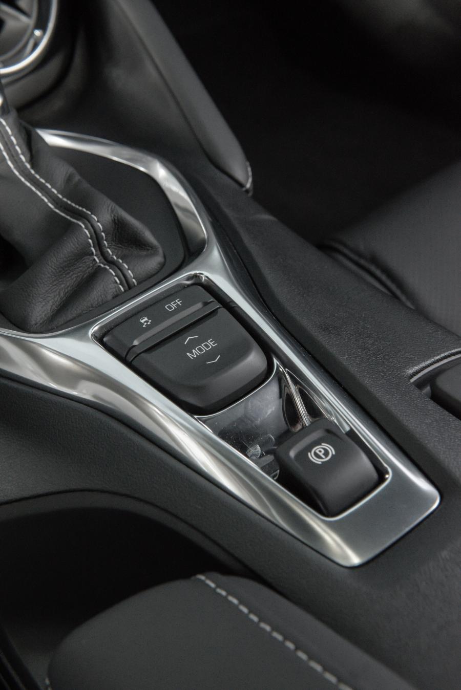 Детали интерьера Chevrolet Camaro SS Convertible 2020 года  (LA) (фото 6 из 9)